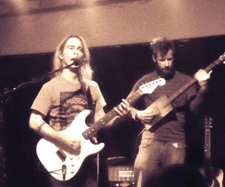 Cigar Box Guitar Jam with Tim Reynolds TR3