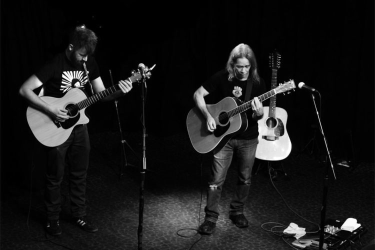 Tim Reynolds jams with local guitar legend Dave Cahill